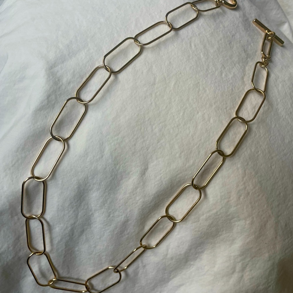Banana Republic gold tone paper clip necklace. 16inch